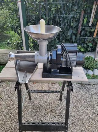 Spremipomodoro Elettrico Reber