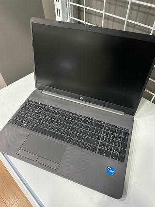 HP 250 G9 i5-1235U 8/512 15,6”