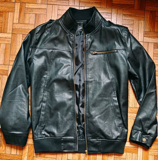 Chaqueta efecto piel negra Talla S