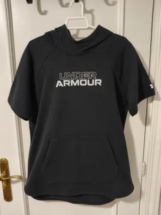 Camiseta con capucha Under Armour mujer negra
