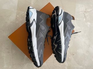 Louis Vuitton Runner Tatic Trainers Grises
