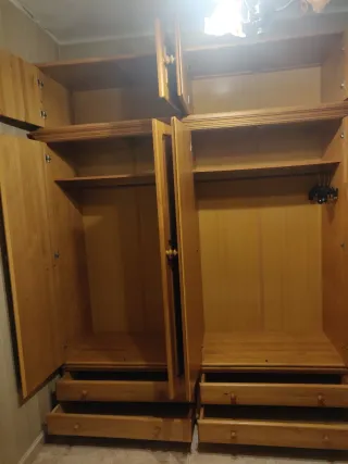 Grande guardaroba in legno massello