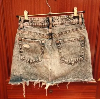 Falda vaquera desgastada niña