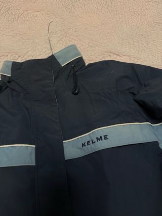 Chaqueta abrigo Kelme azul y gris