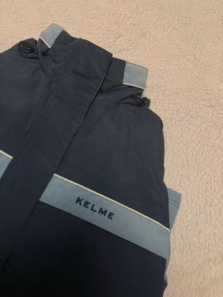 Chaqueta abrigo Kelme azul y gris