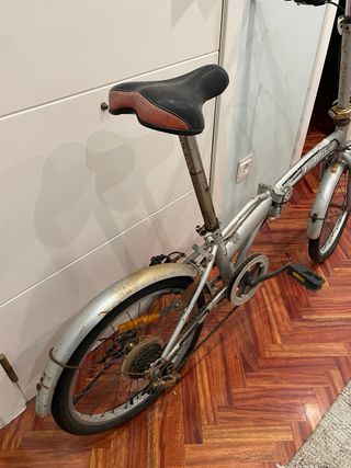 Bicicleta plegable plateada