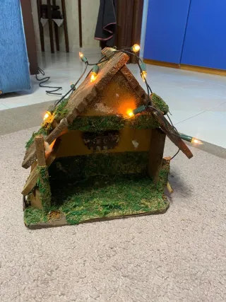 Capanna presepiale artigianale con luci
