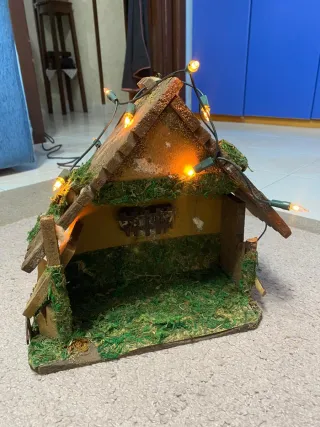 Capanna presepiale artigianale con luci