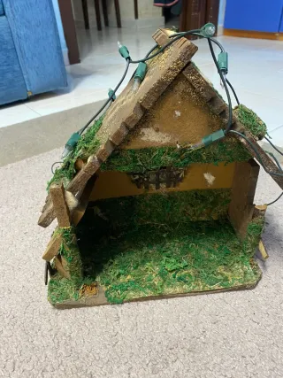 Capanna presepiale artigianale con luci
