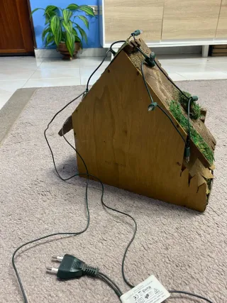 Capanna presepiale artigianale con luci