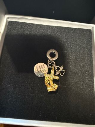 Colgante Fear not Manos Orando Cruz