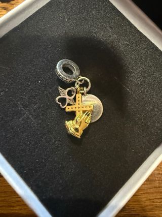 Colgante Fear not Manos Orando Cruz