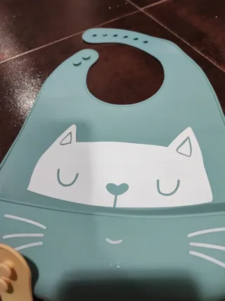 Baberos de silicona con dibujos