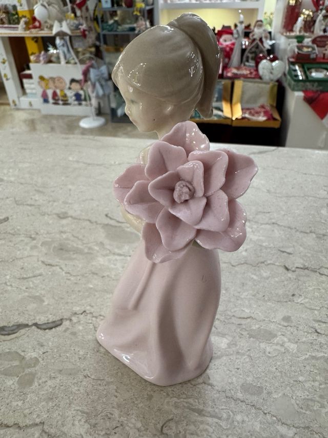 Dama con fiore Hervit