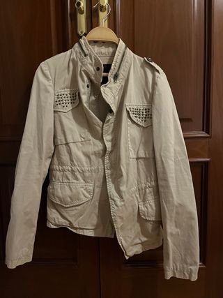 Chaqueta Zara Beige Tachuelas
