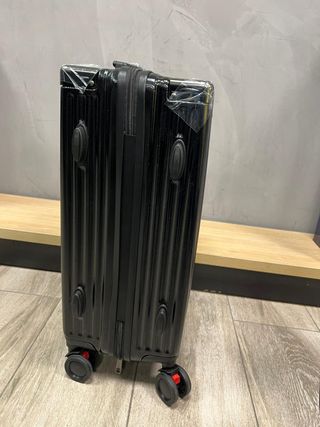 Maleta negra de viaje