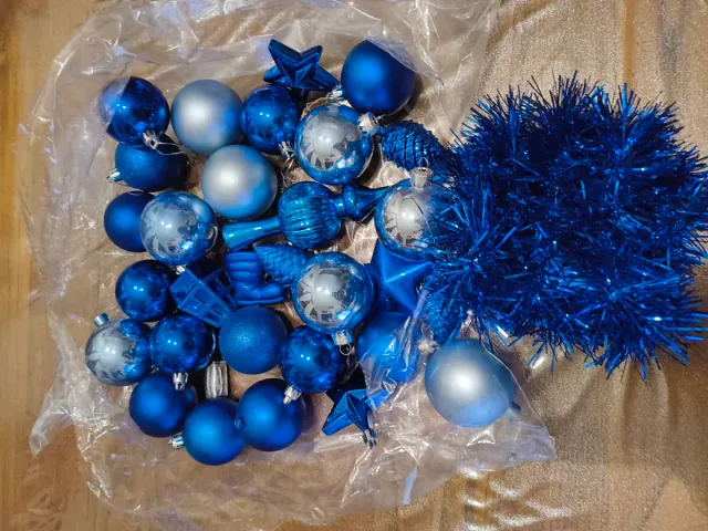 Set decorazioni blu: palline, punta, ghirlanda