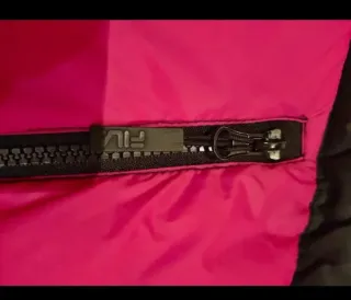 Anorak Fila Negro, Morado y Rosa