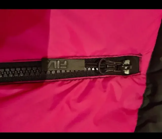 Anorak Fila Negro, Morado y Rosa