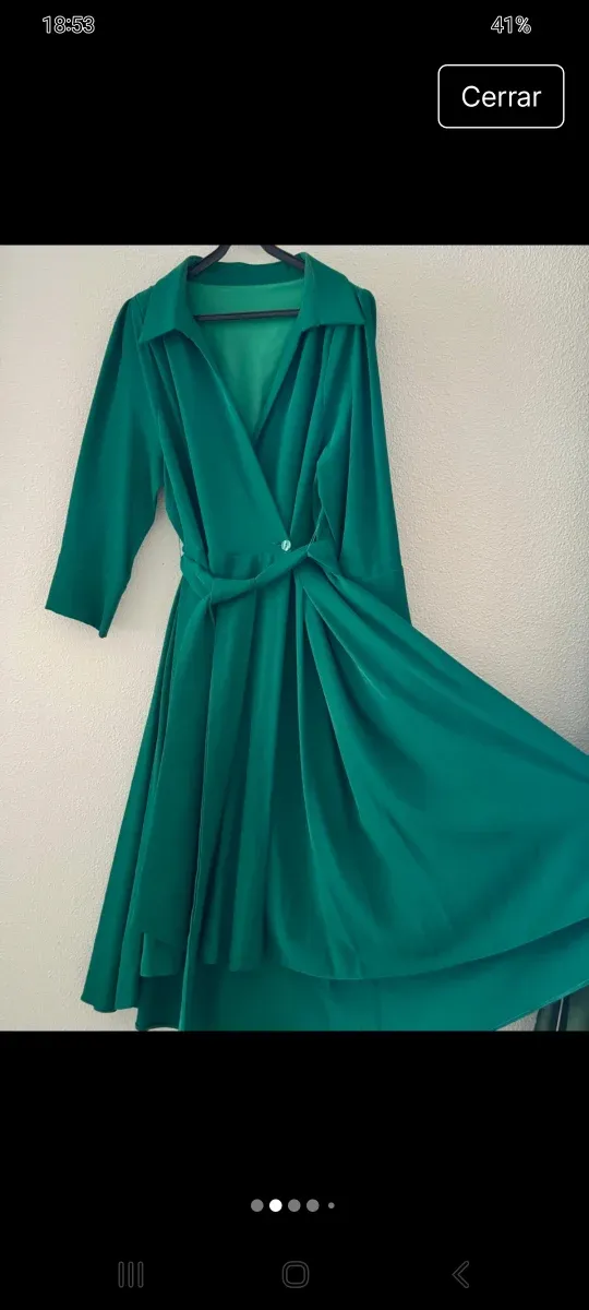 Vestido verde esmeralda fluido elegante