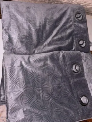 Tende coprenti grigie con occhielli