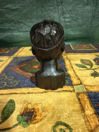 Figura de madera tallada