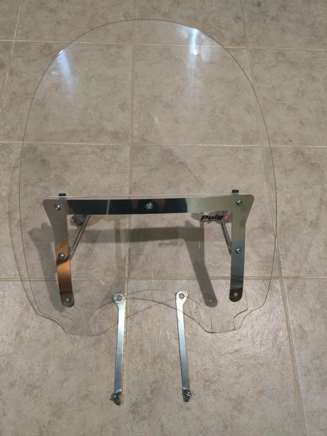 Cúpula Puig Yamaha XVS 1100 en buen estado.