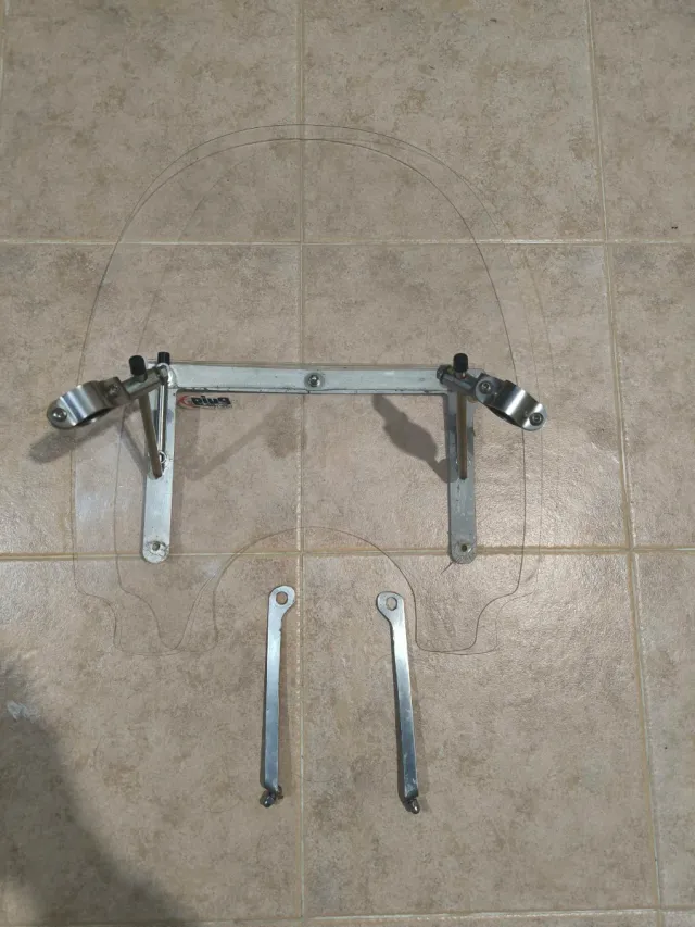 Cúpula Puig Yamaha XVS 1100 en buen estado.