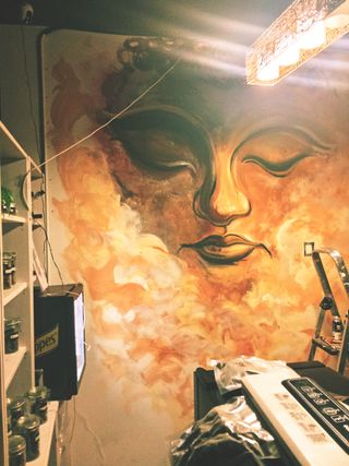 Dipinto murale con fiori verdi e bianchi