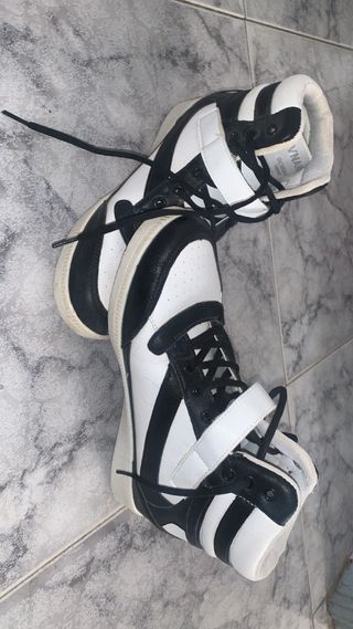 Zapatillas altas blancas y negras