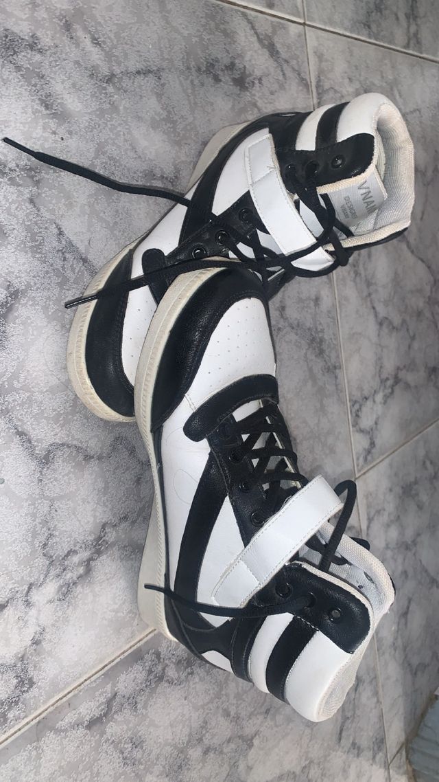 Zapatillas altas blancas y negras
