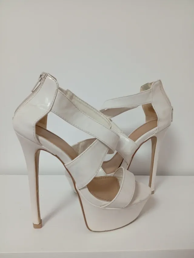 Sandalias de tacón blancas