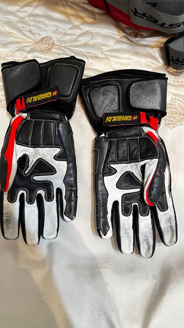 Guantes Moto Garibaldi Cuero Carbono Rojo