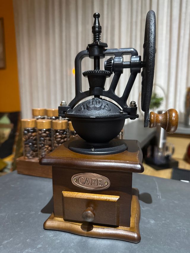 Molino de café vintage y expositor