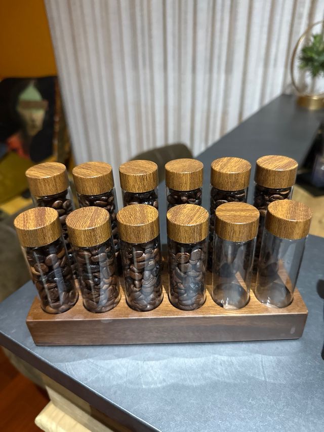 Molino de café vintage y expositor