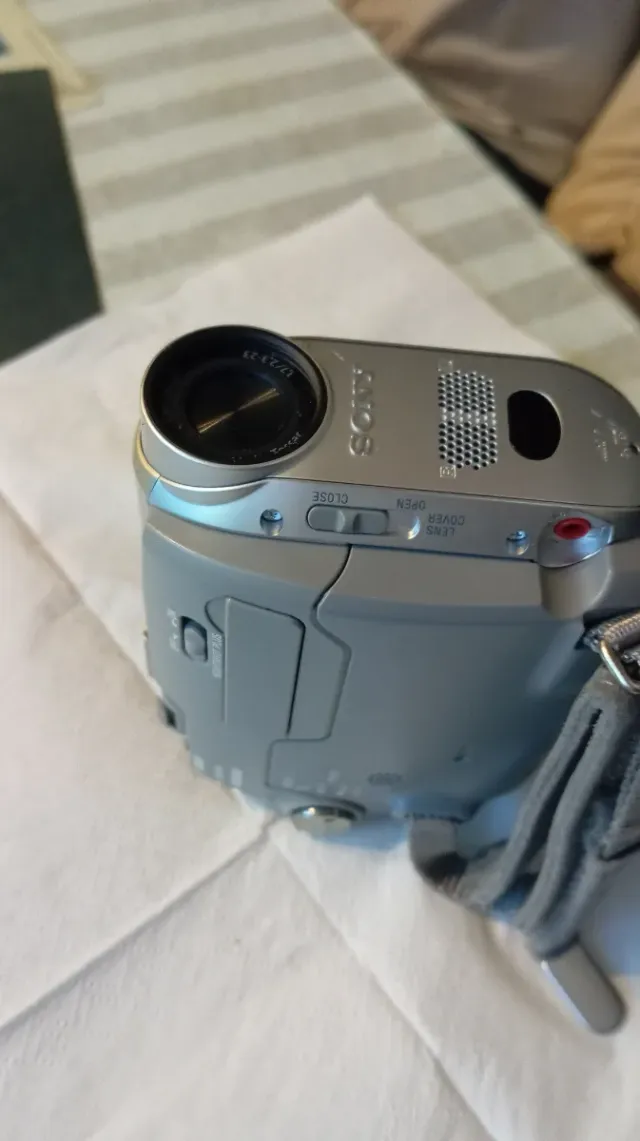 Videocámara Sony Handycam DCR-HC20E cargador+ mand