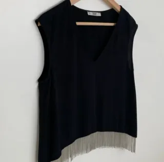 Blusa Mango negra con flecos