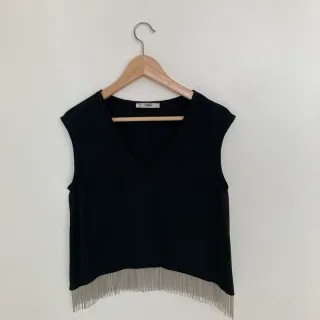 Blusa Mango negra con flecos