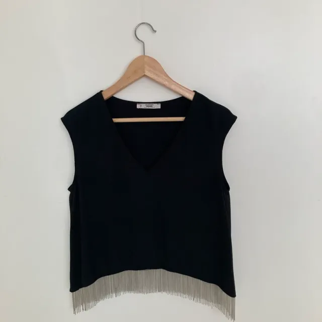 Blusa Mango negra con flecos
