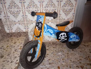 Bicicleta madera sin pedales pirata