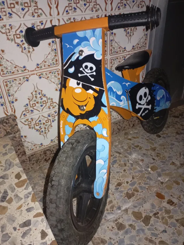 Bicicleta madera sin pedales pirata