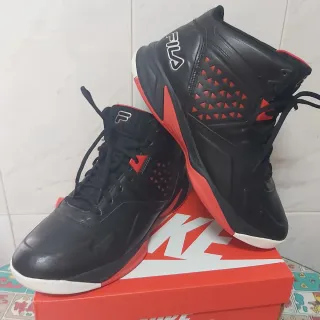 Zapatillas Fila T46 Negras y Rojas