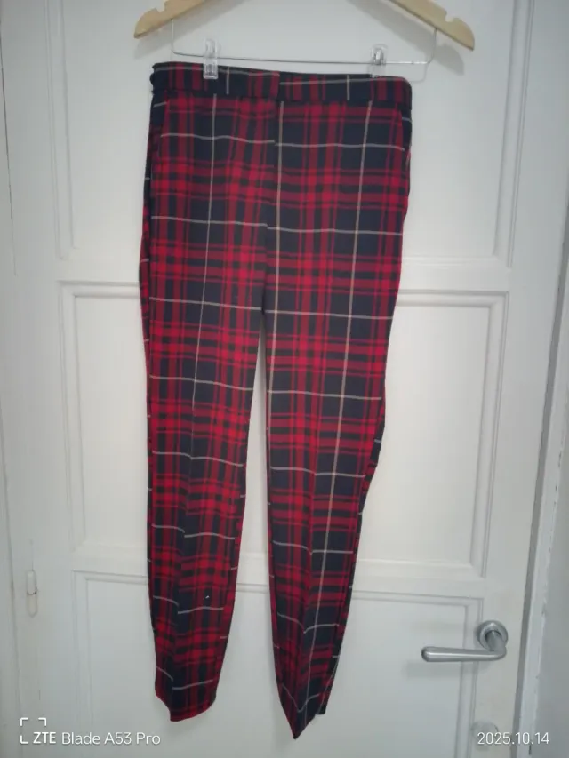 Pantalón Zara cuadros rojo y negro