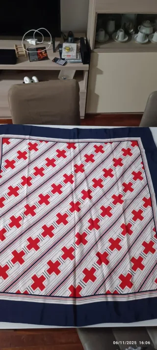 Foulard donna fantasia croci rosse