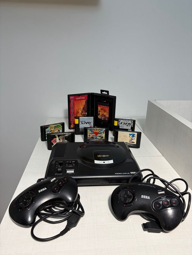 Sega Mega Drive + 2 controller + 7 giochi