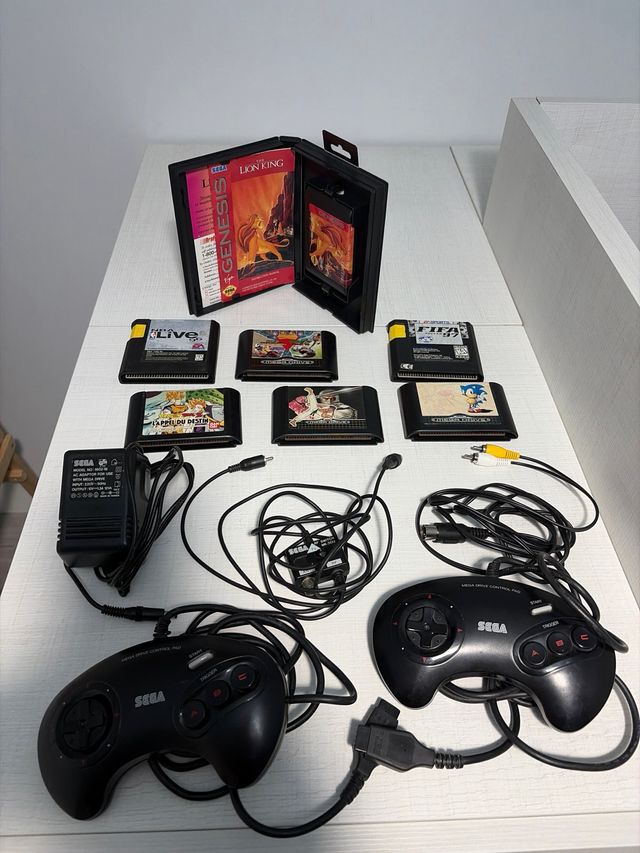Sega Mega Drive + 2 controller + 7 giochi