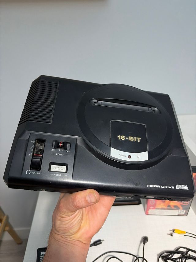 Sega Mega Drive + 2 controller + 7 giochi