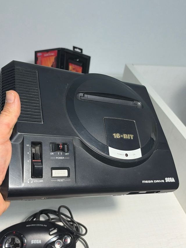 Sega Mega Drive + 2 controller + 7 giochi