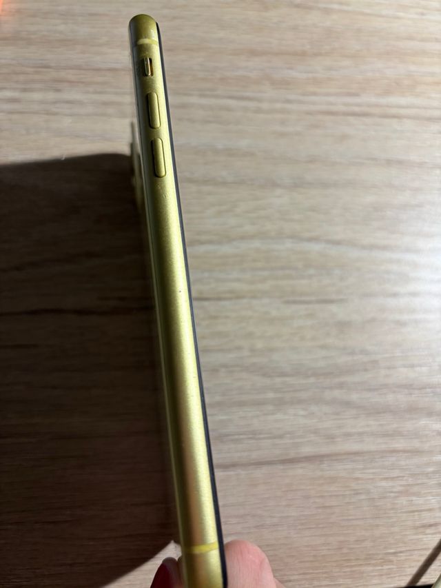 iPhone 11 Amarillo
