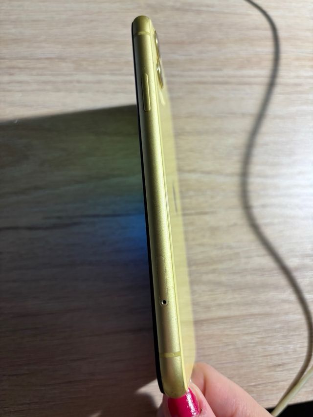 iPhone 11 Amarillo